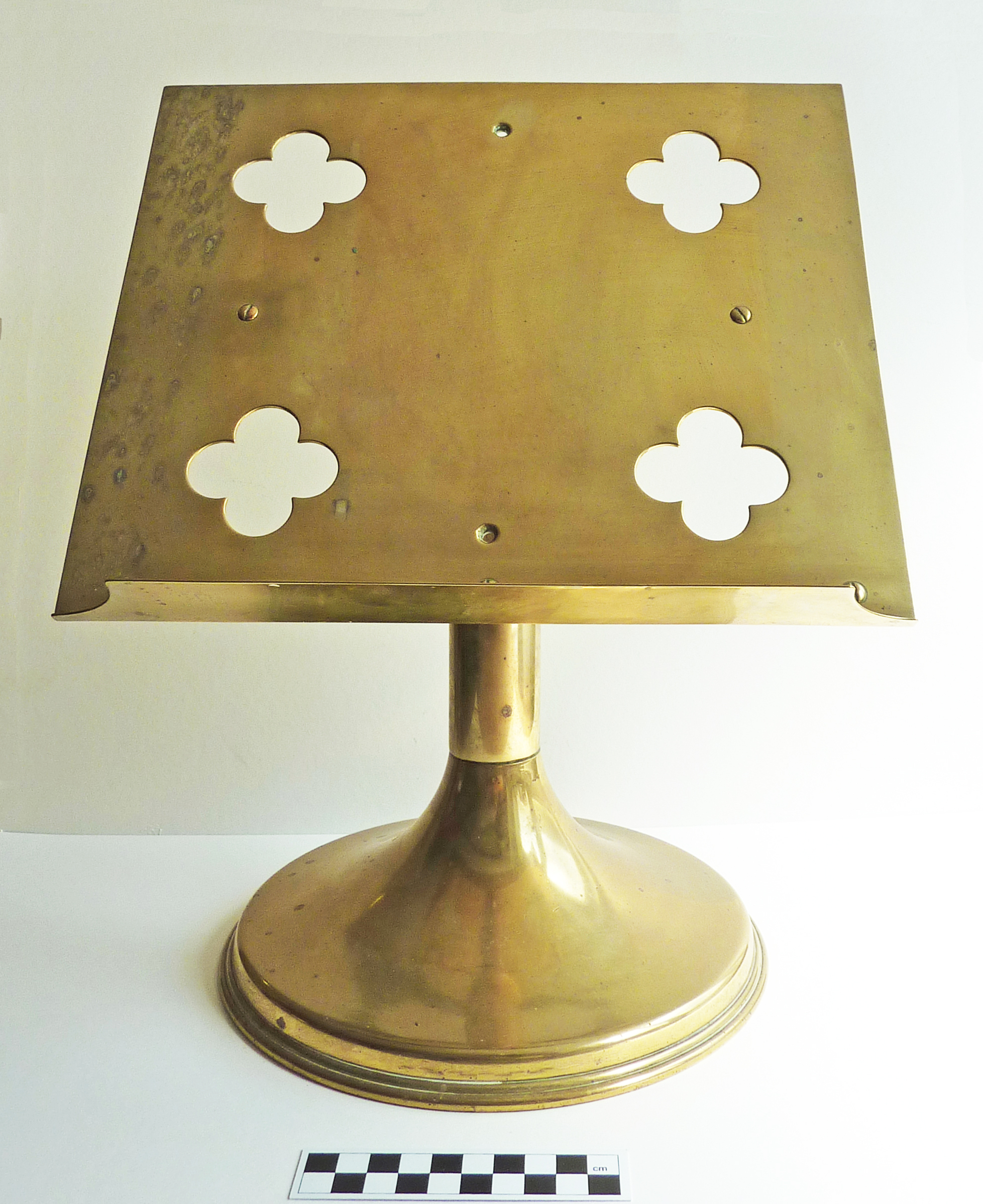4268 - Lectern - Museum of Witchcraft and Magic
